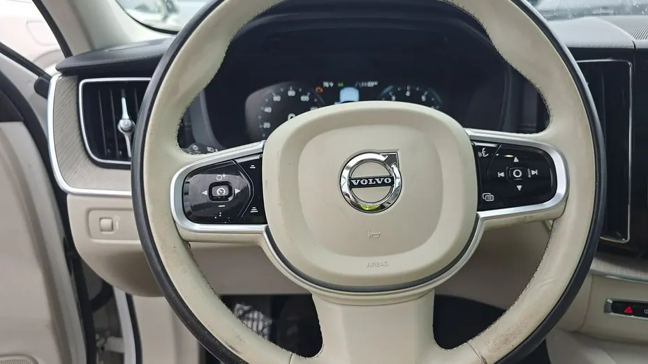 VOLVO XC60 -