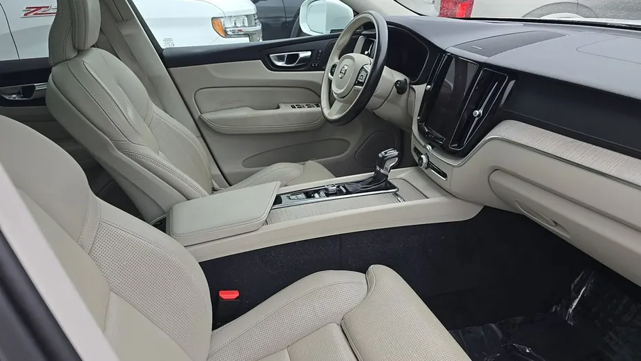 VOLVO XC60 -
