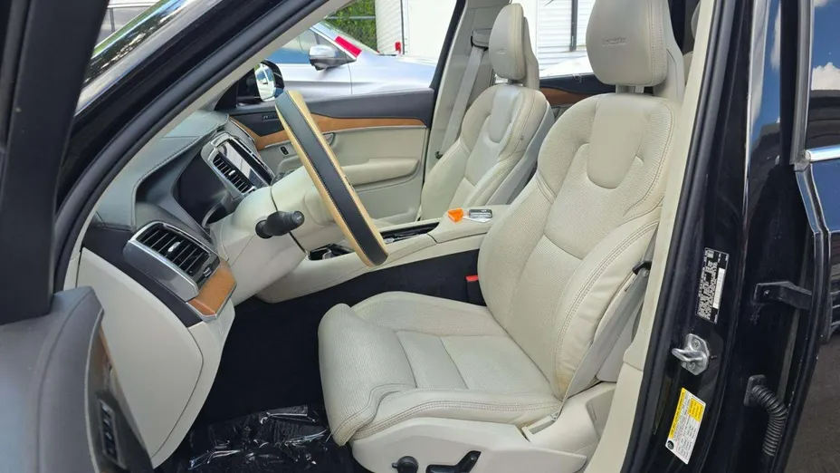 VOLVO XC90 -