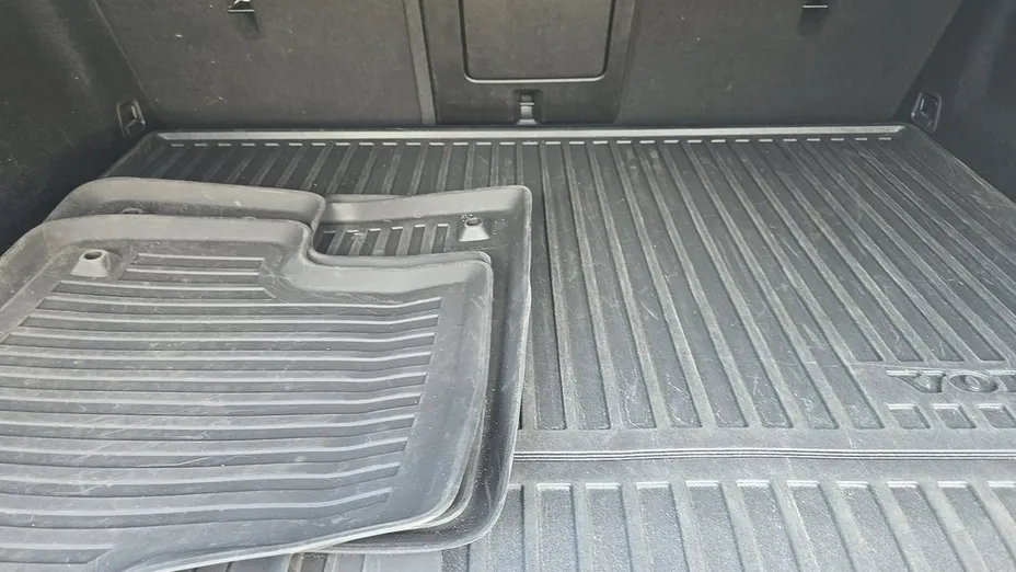 VOLVO XC60 -