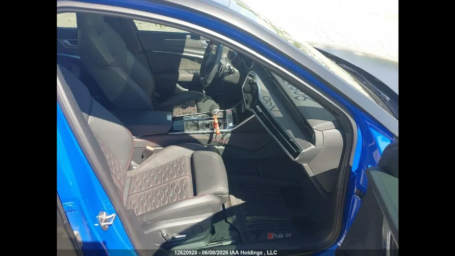 AUDI RS6 -