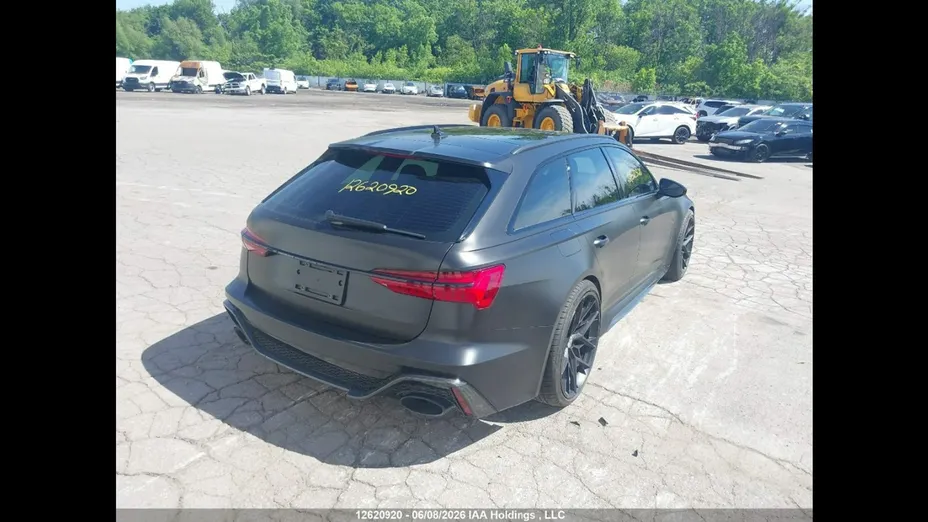 AUDI RS6 -
