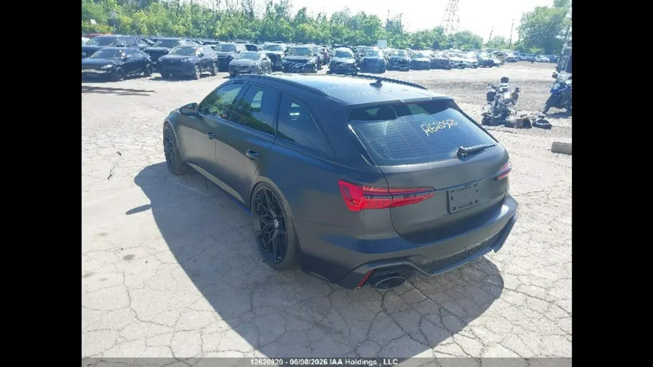 AUDI RS6 -