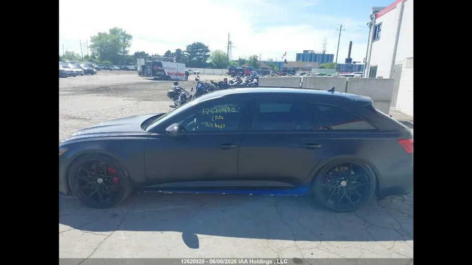 AUDI RS6 -