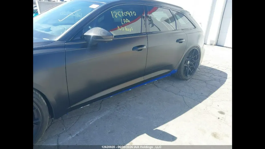 AUDI RS6 -