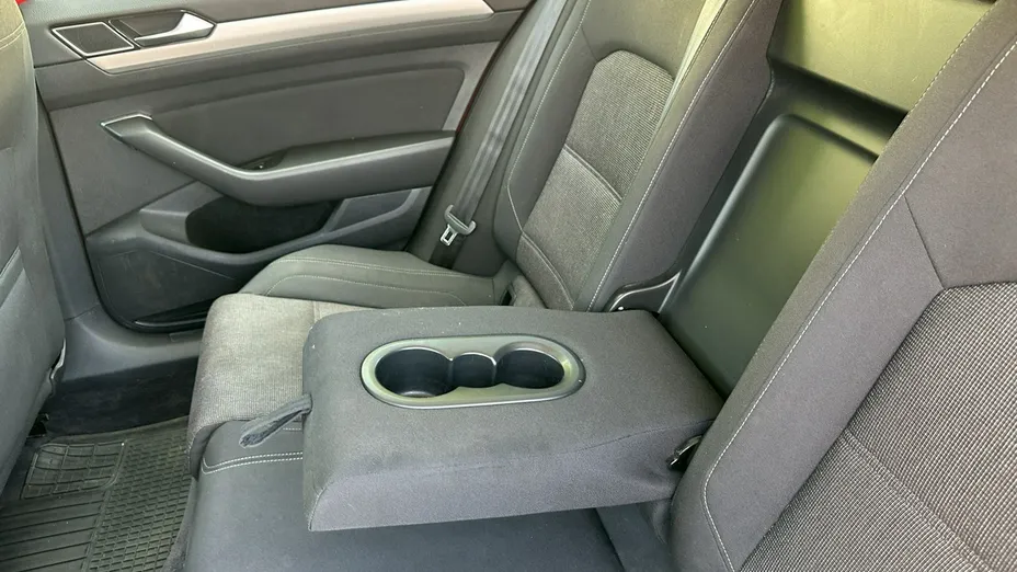 VOLKSWAGEN Passat -