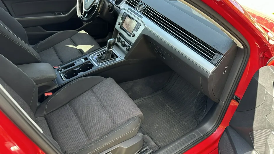 VOLKSWAGEN Passat -