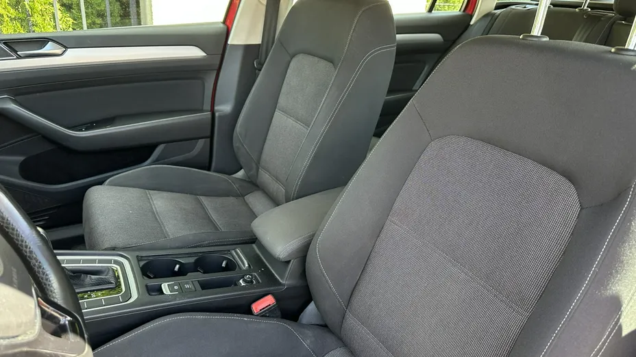VOLKSWAGEN Passat -