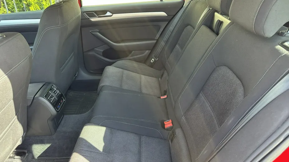 VOLKSWAGEN Passat -