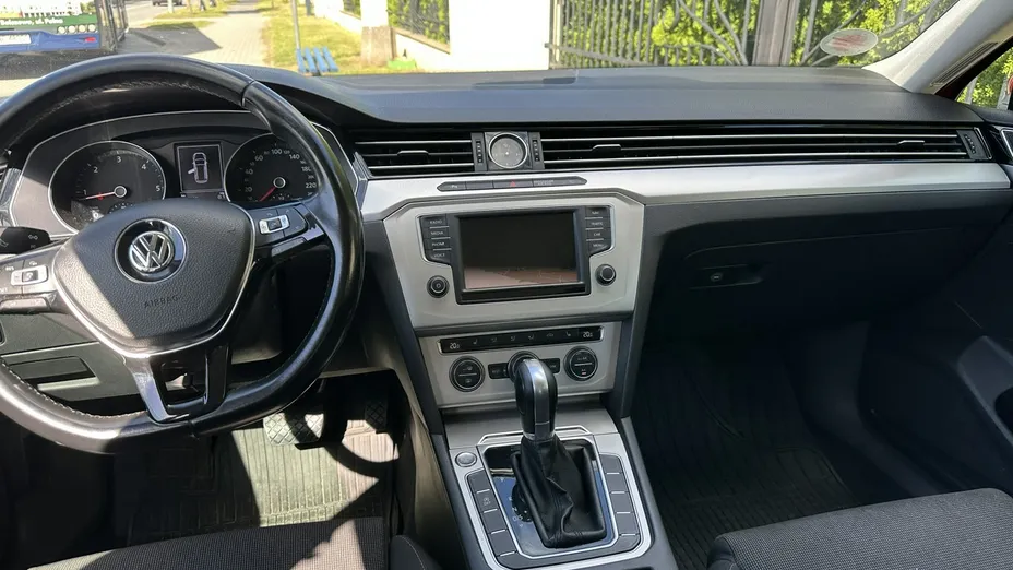 VOLKSWAGEN Passat -