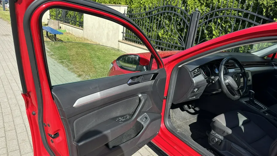 VOLKSWAGEN Passat -