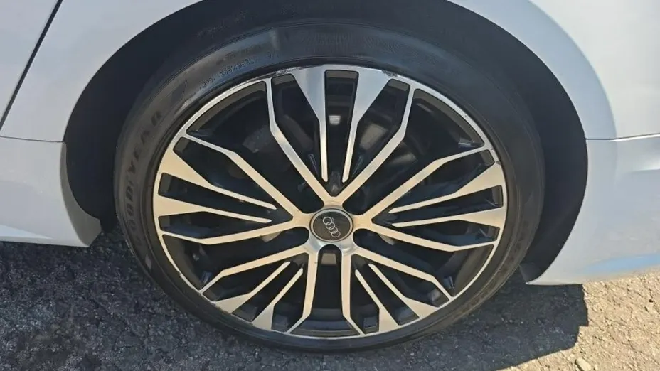 AUDI A6 -