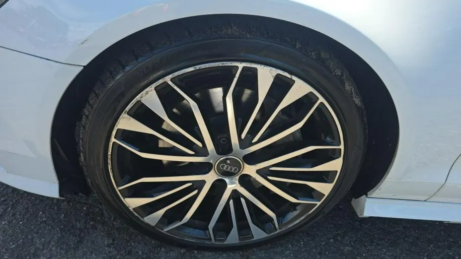 AUDI A6 -