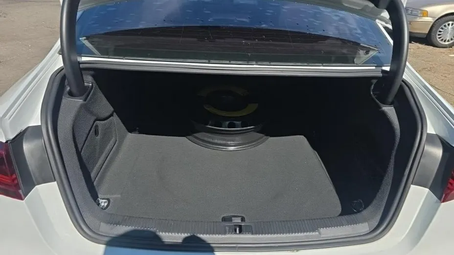 AUDI A6 -