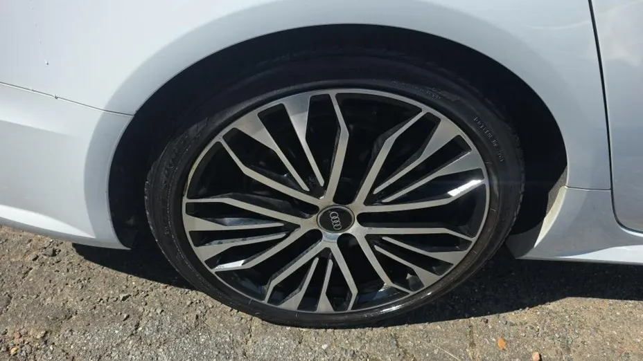 AUDI A6 -