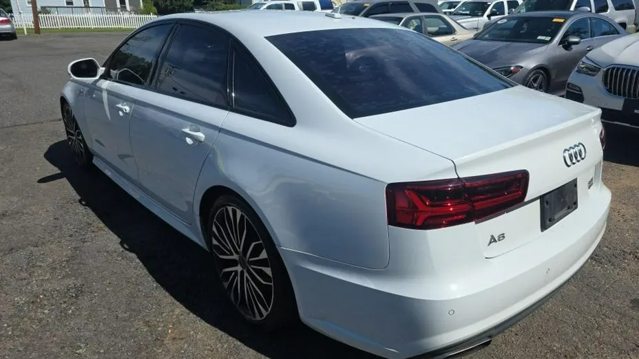 AUDI A6 -
