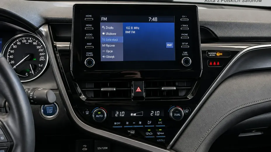 TOYOTA Camry -