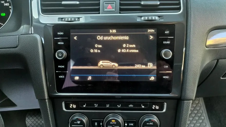 VOLKSWAGEN Golf -