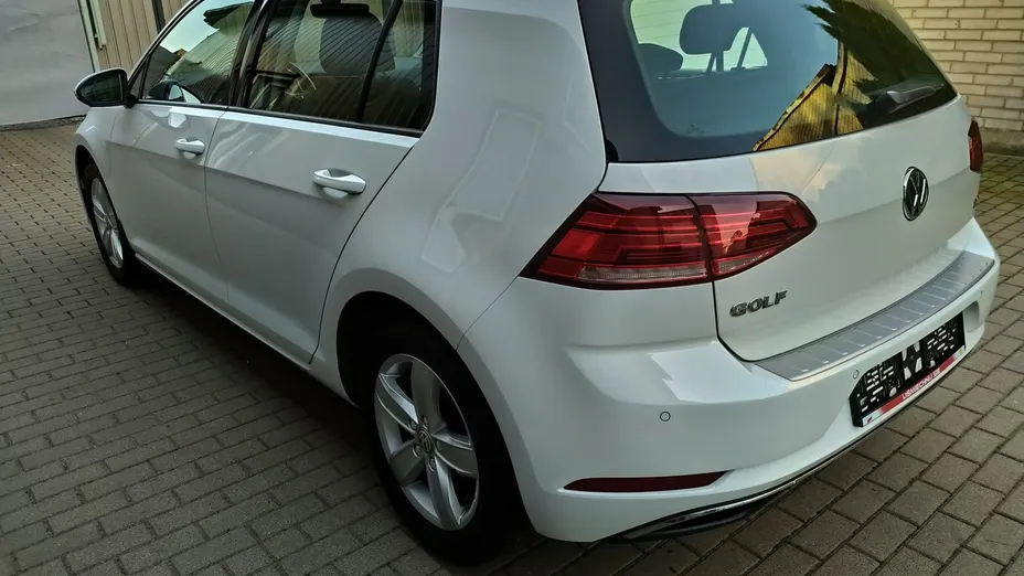 VOLKSWAGEN Golf -