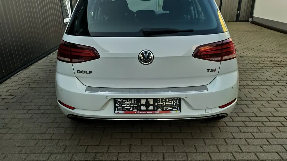 VOLKSWAGEN Golf -