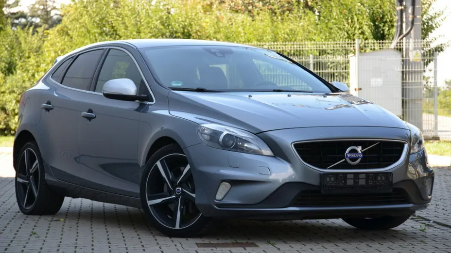 VOLVO V40 -