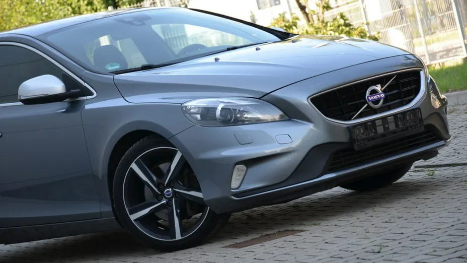 VOLVO V40 -