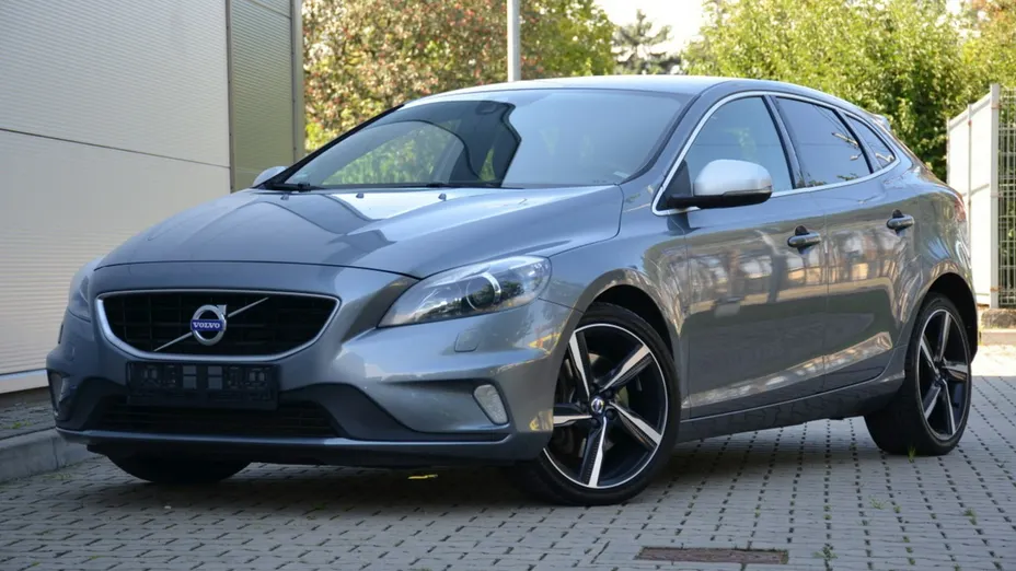 VOLVO V40 -