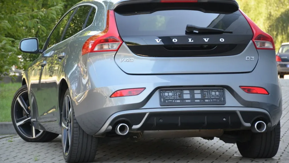 VOLVO V40 -