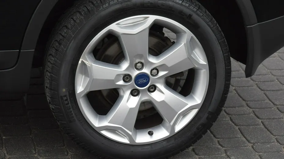 FORD Kuga -