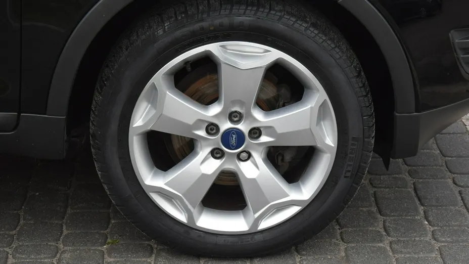 FORD Kuga -