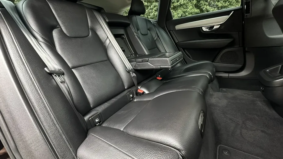 VOLVO V90 -