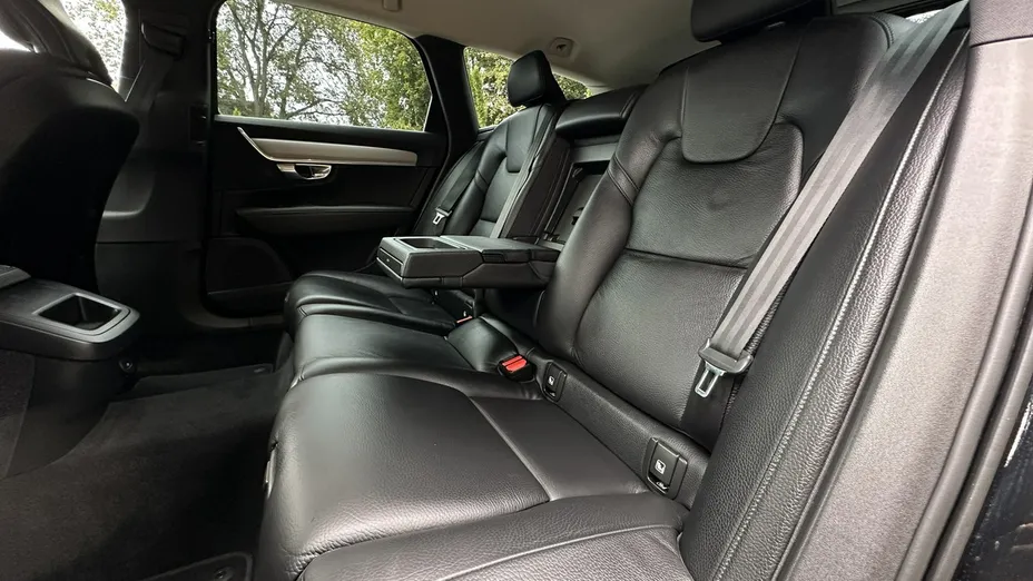 VOLVO V90 -
