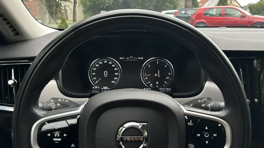VOLVO V90 -