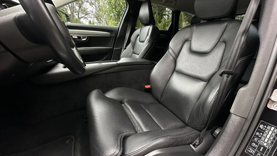 VOLVO V90 -