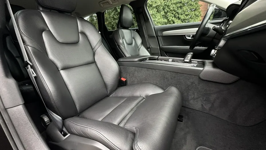 VOLVO V90 -