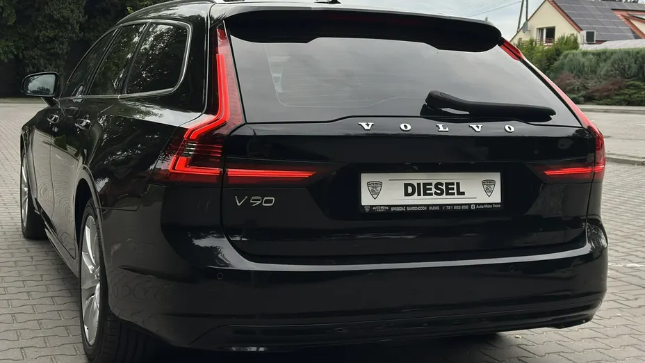 VOLVO V90 -
