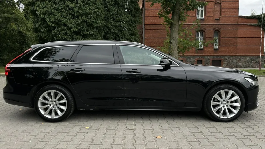 VOLVO V90 -