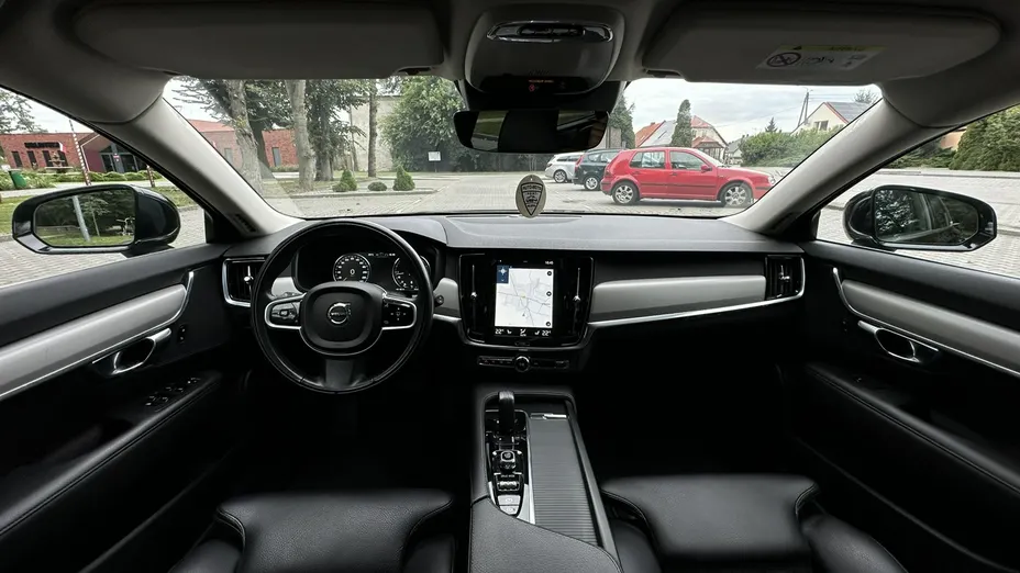 VOLVO V90 -