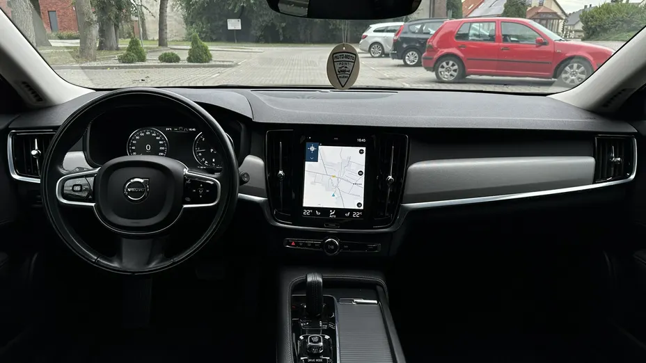 VOLVO V90 -