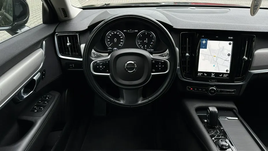 VOLVO V90 -