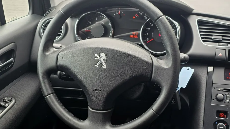 PEUGEOT 3008 -