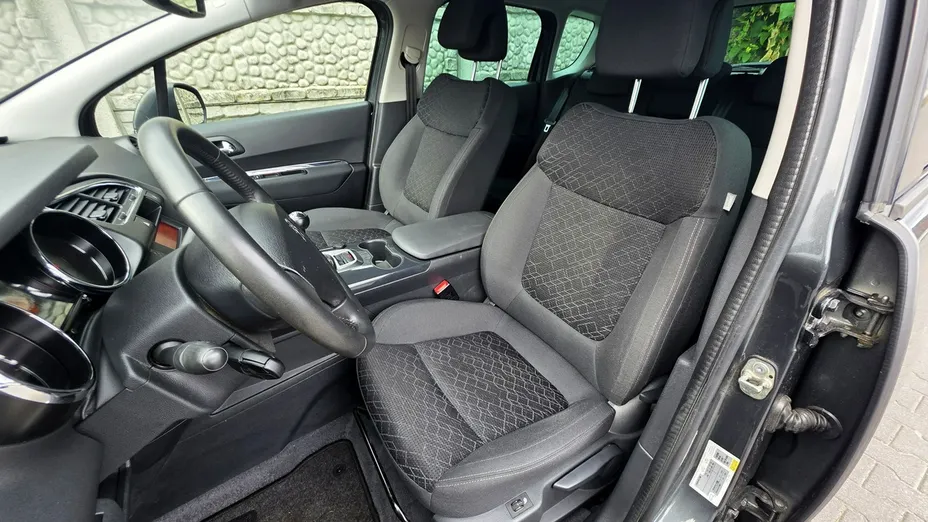 PEUGEOT 3008 -