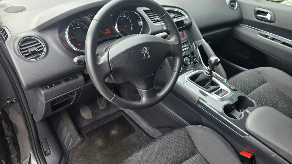 PEUGEOT 3008 -