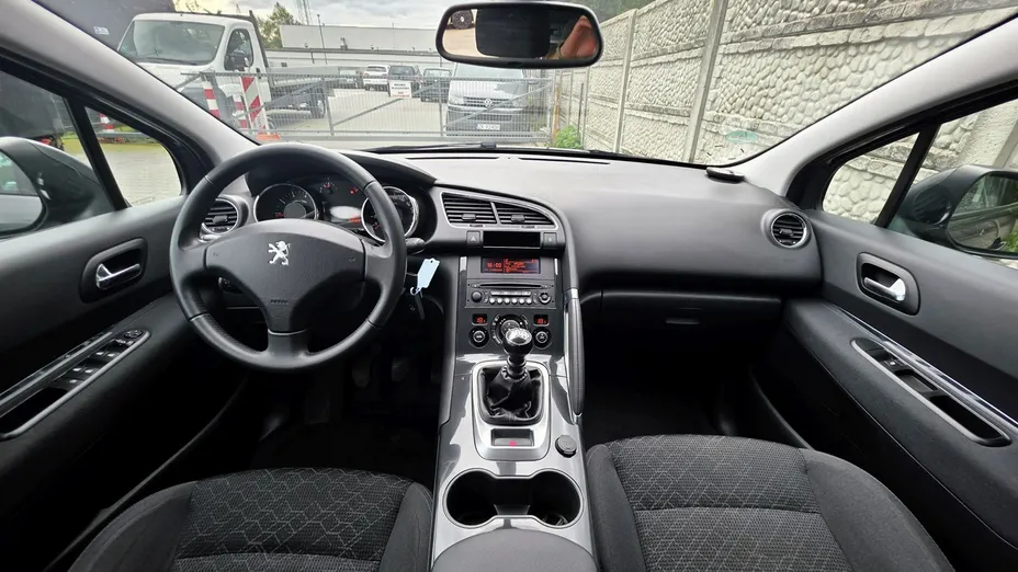 PEUGEOT 3008 -