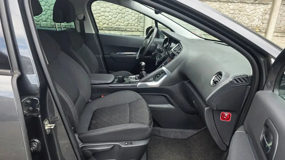 PEUGEOT 3008 -