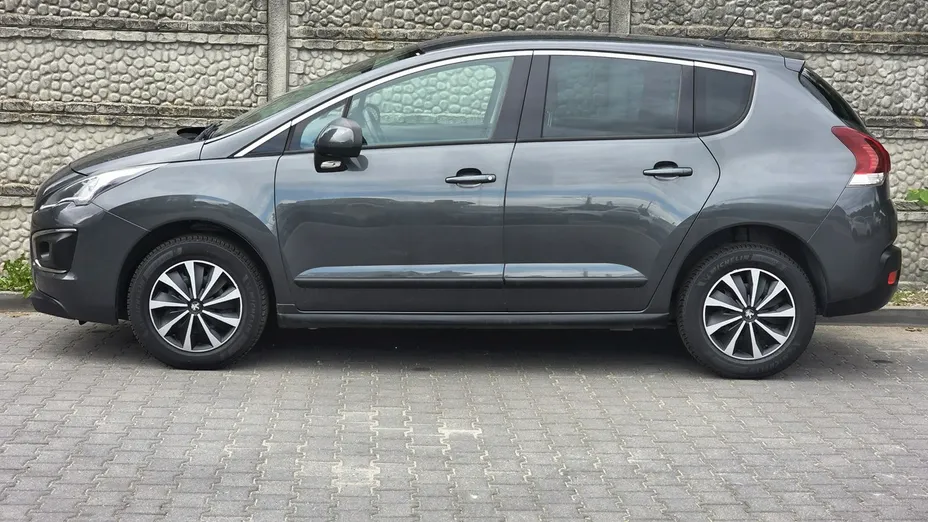 PEUGEOT 3008 -