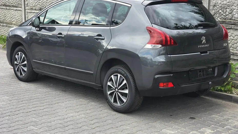PEUGEOT 3008 -