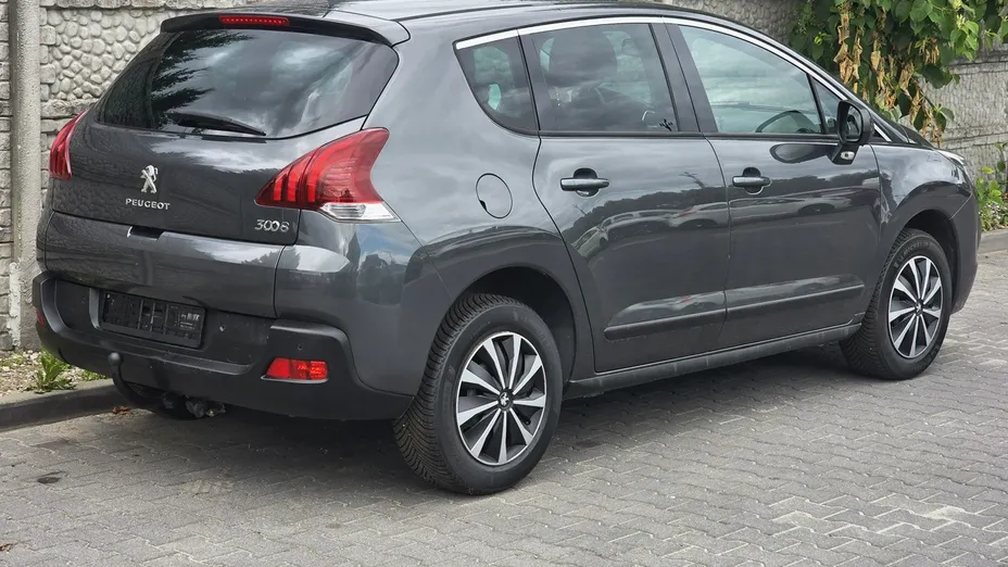 PEUGEOT 3008 -