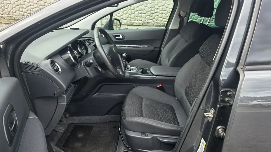PEUGEOT 3008 -