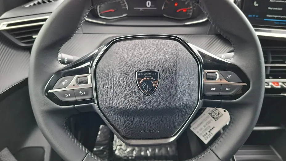 PEUGEOT 208 -